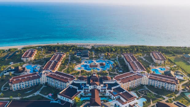 Iberostar Laguna Azul reabre sus puertas en balneario cubano Varadero