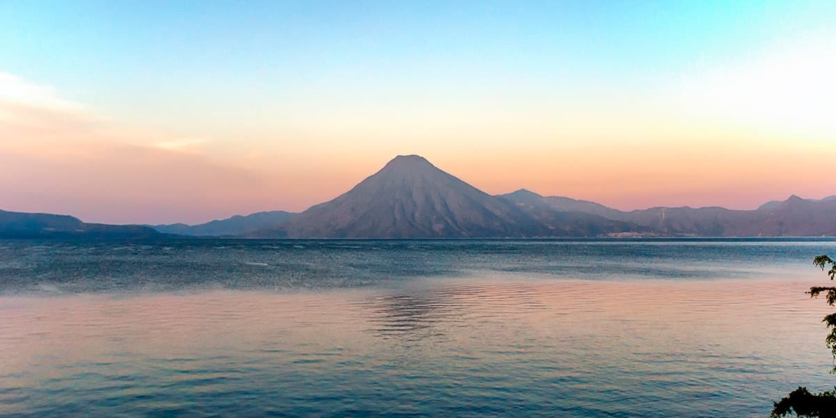 El Lago de Atitlán, joya guatemalteca para los amantes de la naturaleza