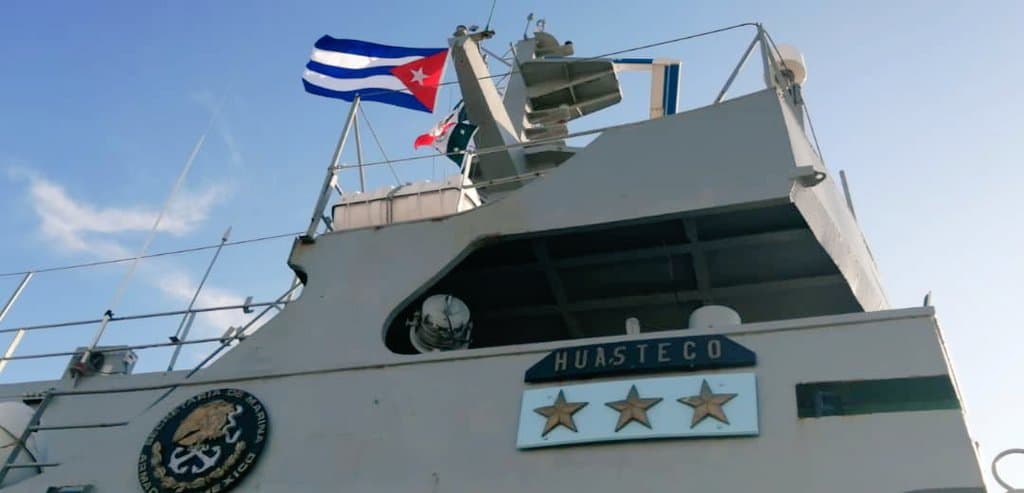 Buque de la Armada mexicana en Cuba con carga para Feria del Libro de La Habana