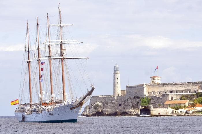 Visita La Habana buque insignia de la Armada española