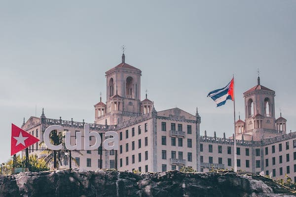 Llegan a Cuba 1,3 millones de visitantes extranjeros