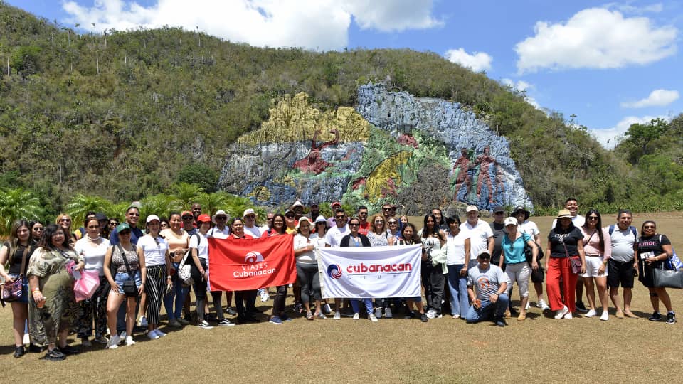 Con "Motivos Cubanacan" llegamos a Viñales, donde los mogotes escriben historias