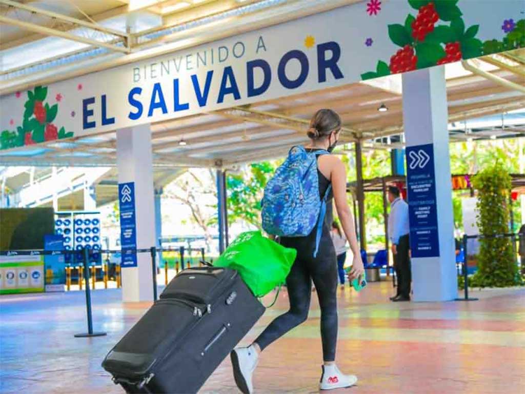 El Salvador por cerrar 2025 con cerca de cuatro millones de turistas
