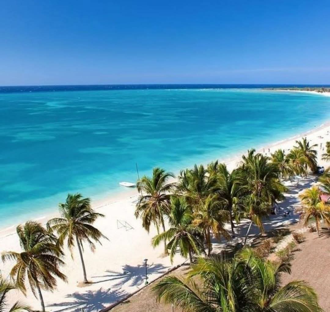 Playa Ancón, una parada que vale la pena en tu viaje a Cuba