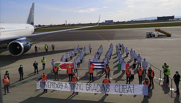 Médicos cubanos brindan su ayuda en Turín, Italia