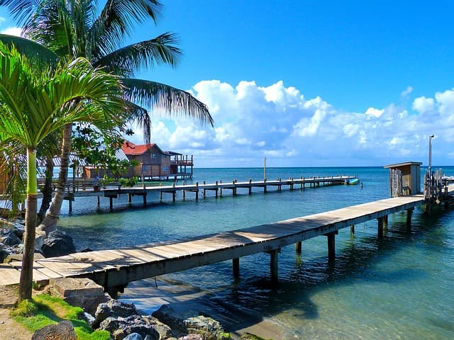 Roatán recibe el Mes de la Herencia con festividades culturales