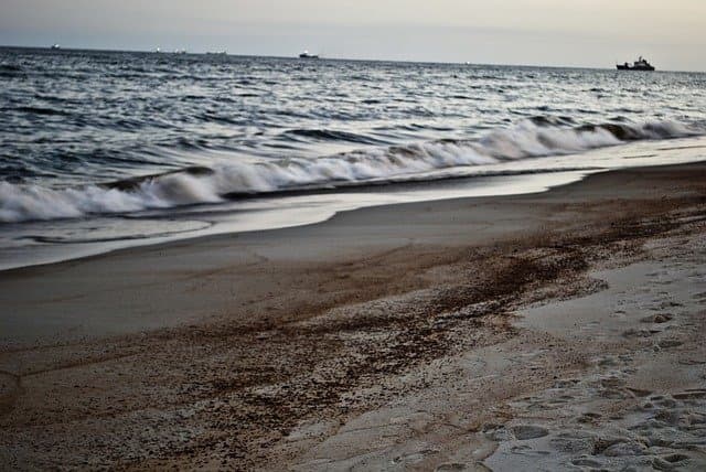 Isla panameña de Taboga lucha contra un derrame de combustible