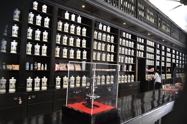 Farmacia Johnson, un portal vintage en el corazón habanero