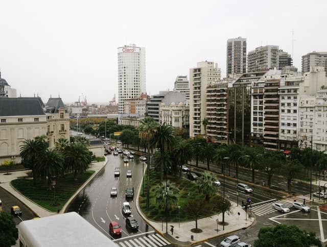 Punto de Vista: Menos restricciones para argentinos que viajen al exterior