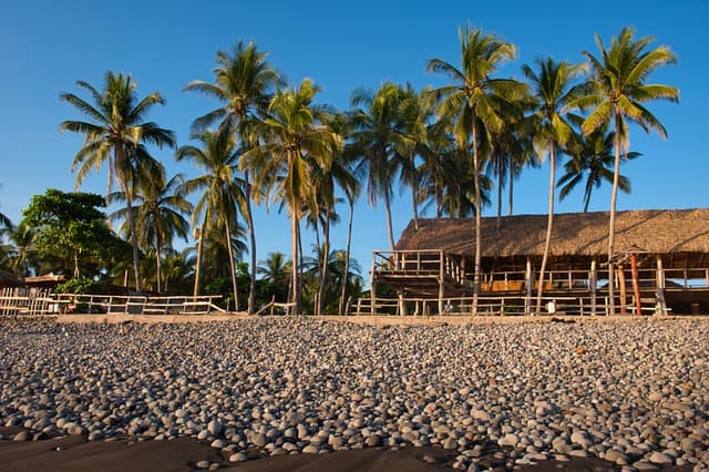 El Salvador impulsa Surf City para posicionarse como destino en la región