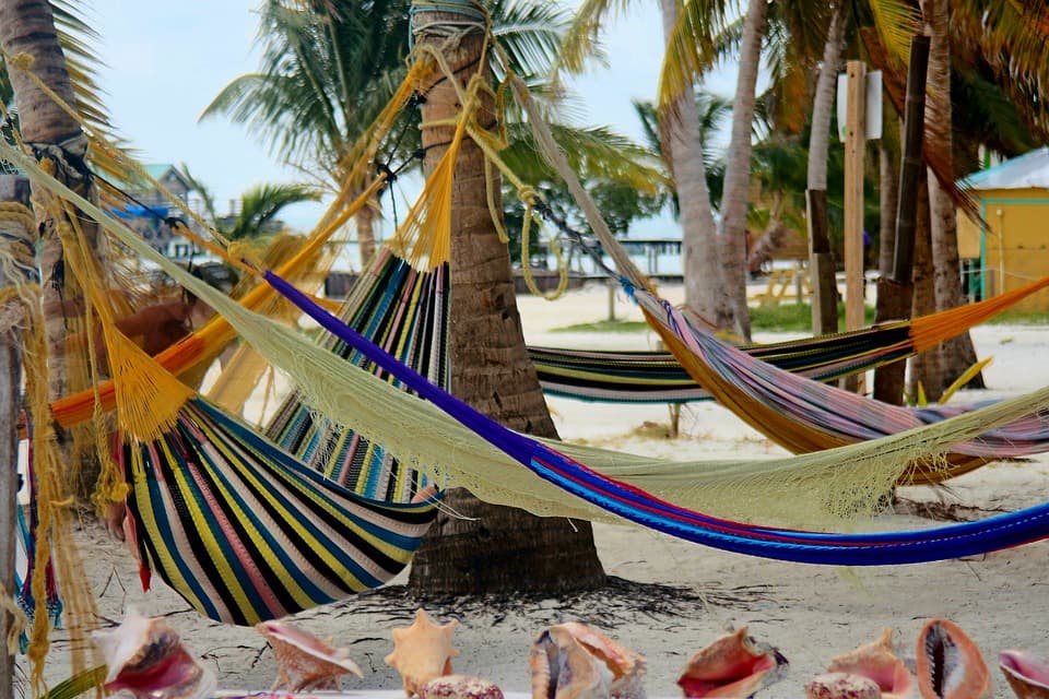 El Salvador y Belize registran crecimiento en ingresos por turismo