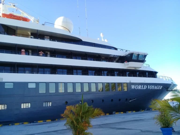 Crucero World Voyager atracó en el puerto de la central provincia cubana de Cienfuegos
