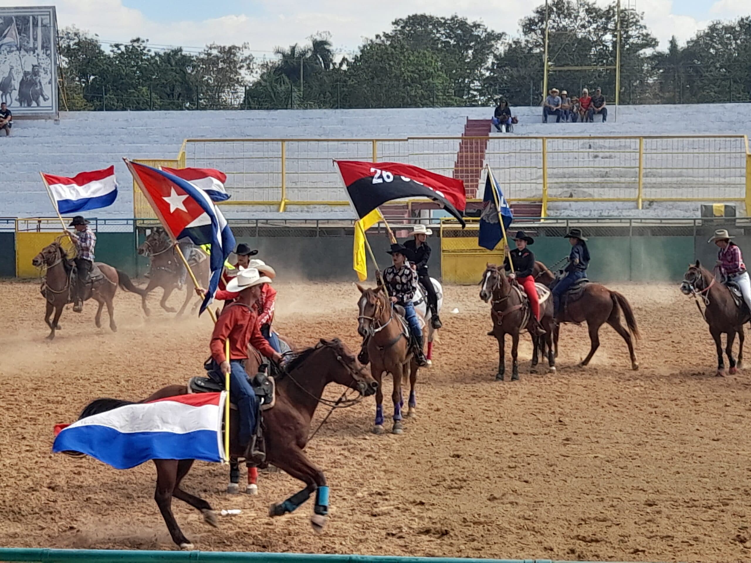 ¡Vaqueros a sus monturas, que va a empezar el rodeo!