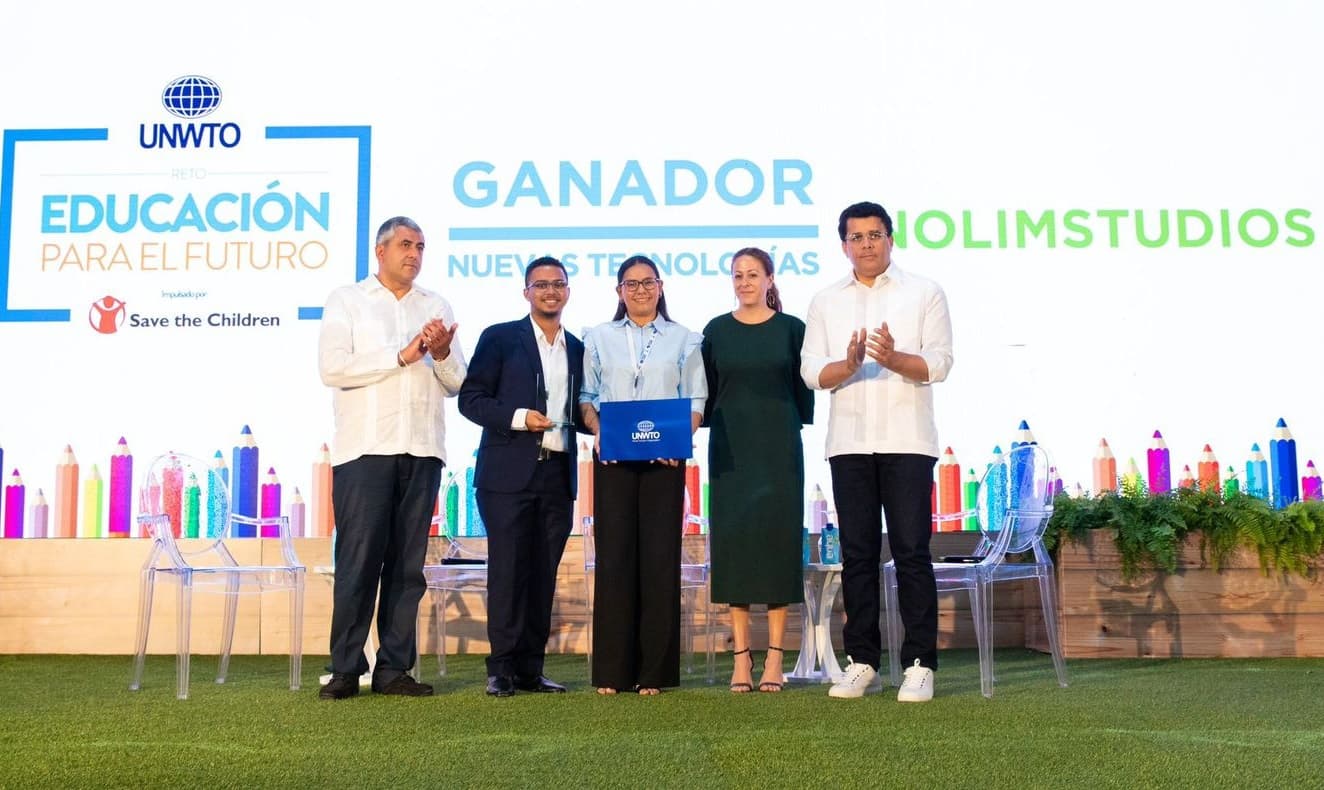 Dominicans win award for educational innovation in tourism