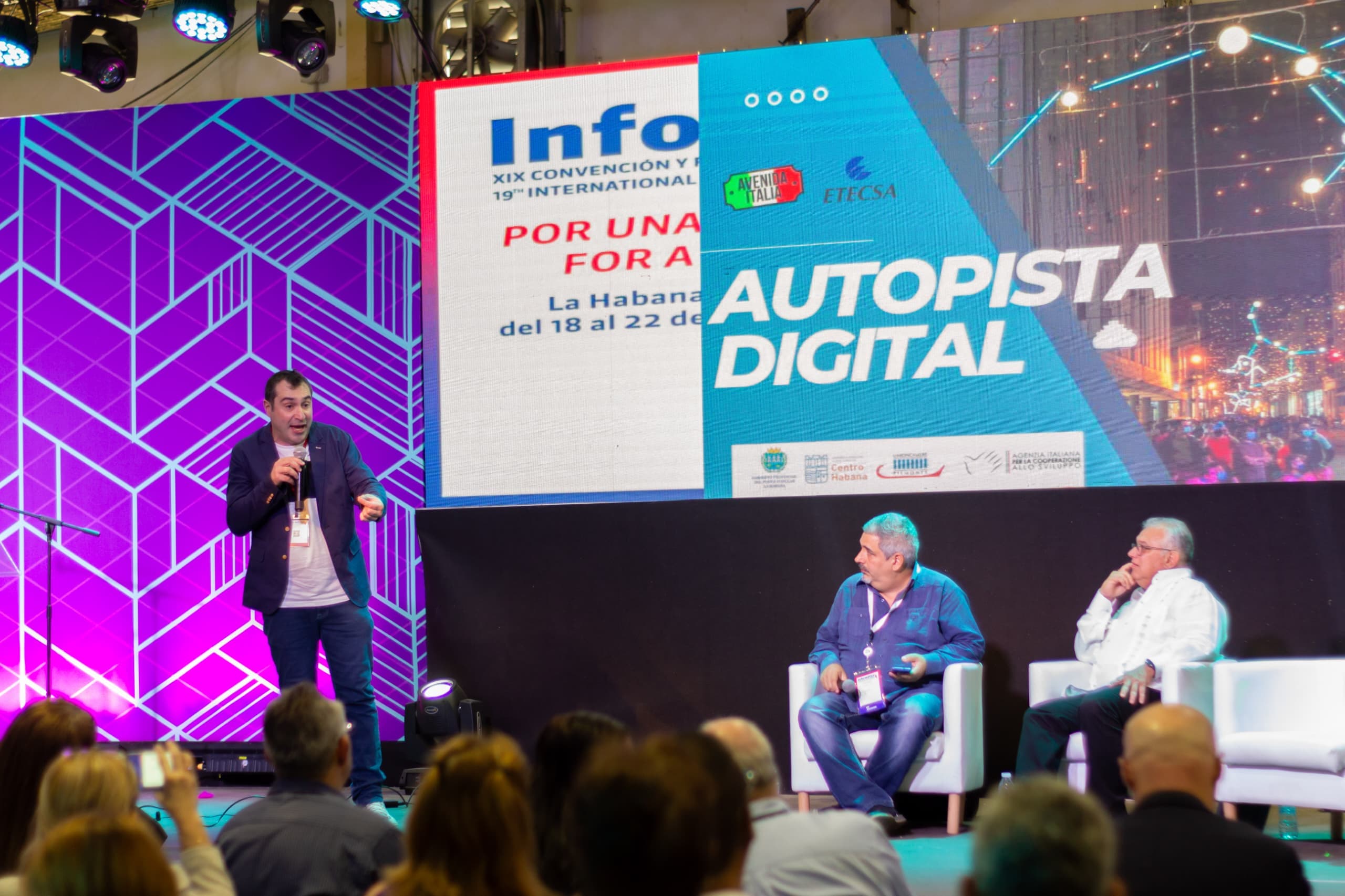 Banda ancha a la inteligencia y la creatividad en Avenida Italia