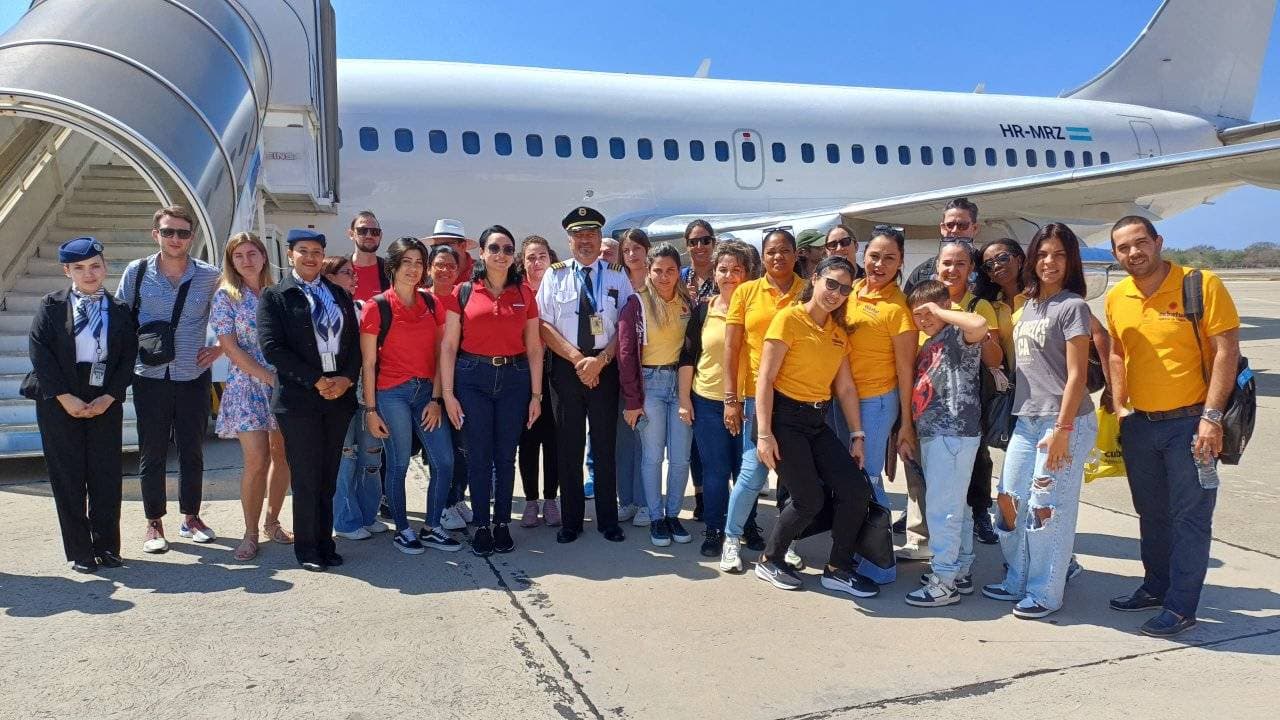 Inaugura Cubatur vuelos domésticos Habana- Santiago de Cuba