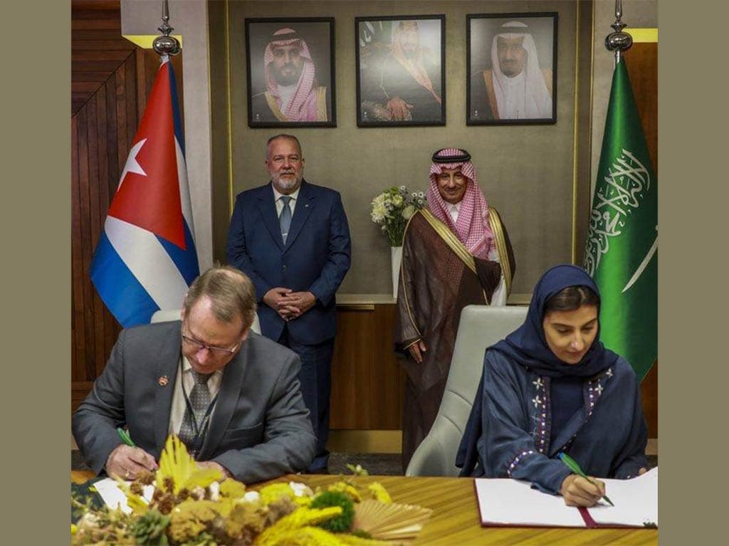 Cuba y Arabia Saudita firman memorando para el turismo sostenible