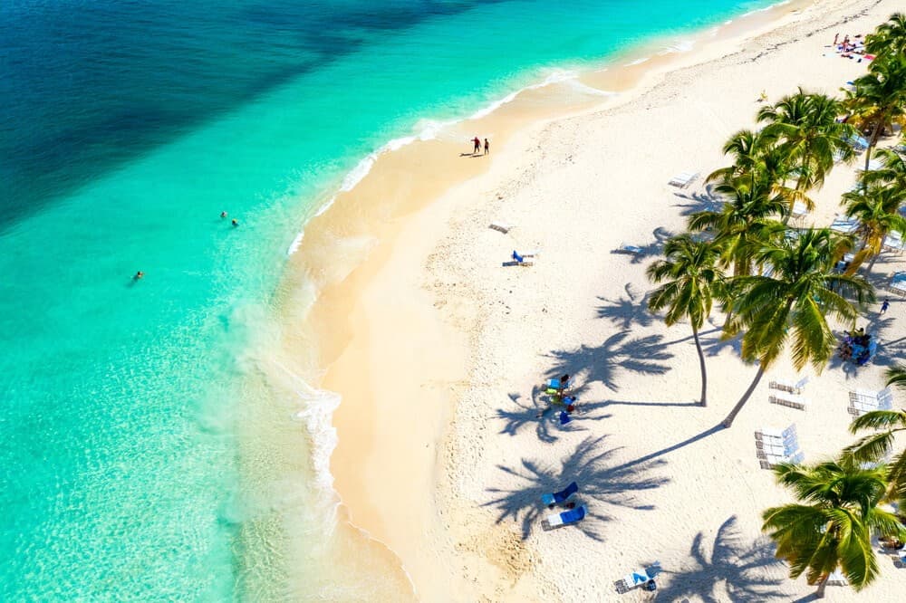 Escasez de combustible y crisis energética amenazan el turismo de verano en el Caribe