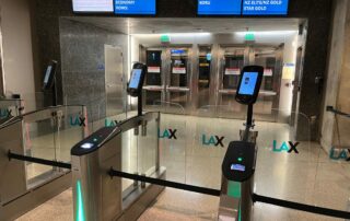 Biometric-gates-at-LAX-scaled (foto Travel Daily)