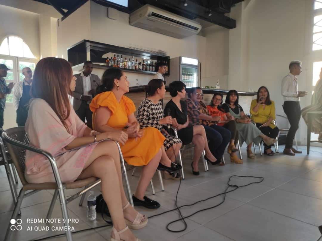 Panel mujeres emprendedoras en Tributo Mujer-Foto Carlos Arce